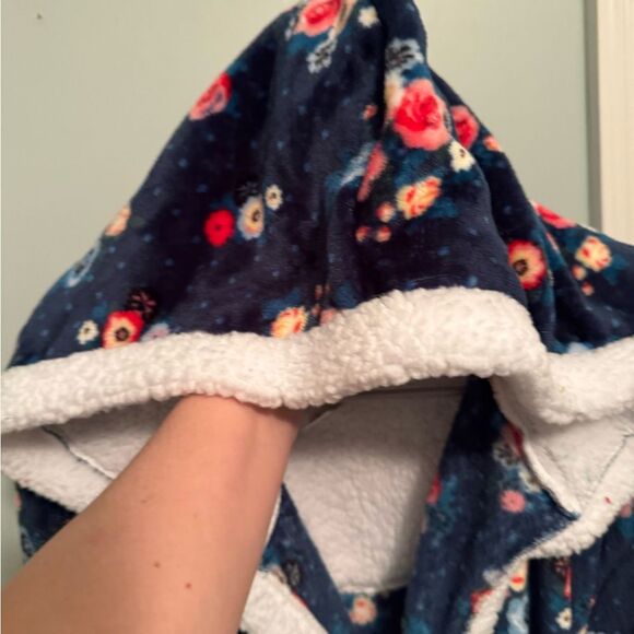 Em & Alfie bath robe OS - Picture 4 of 4